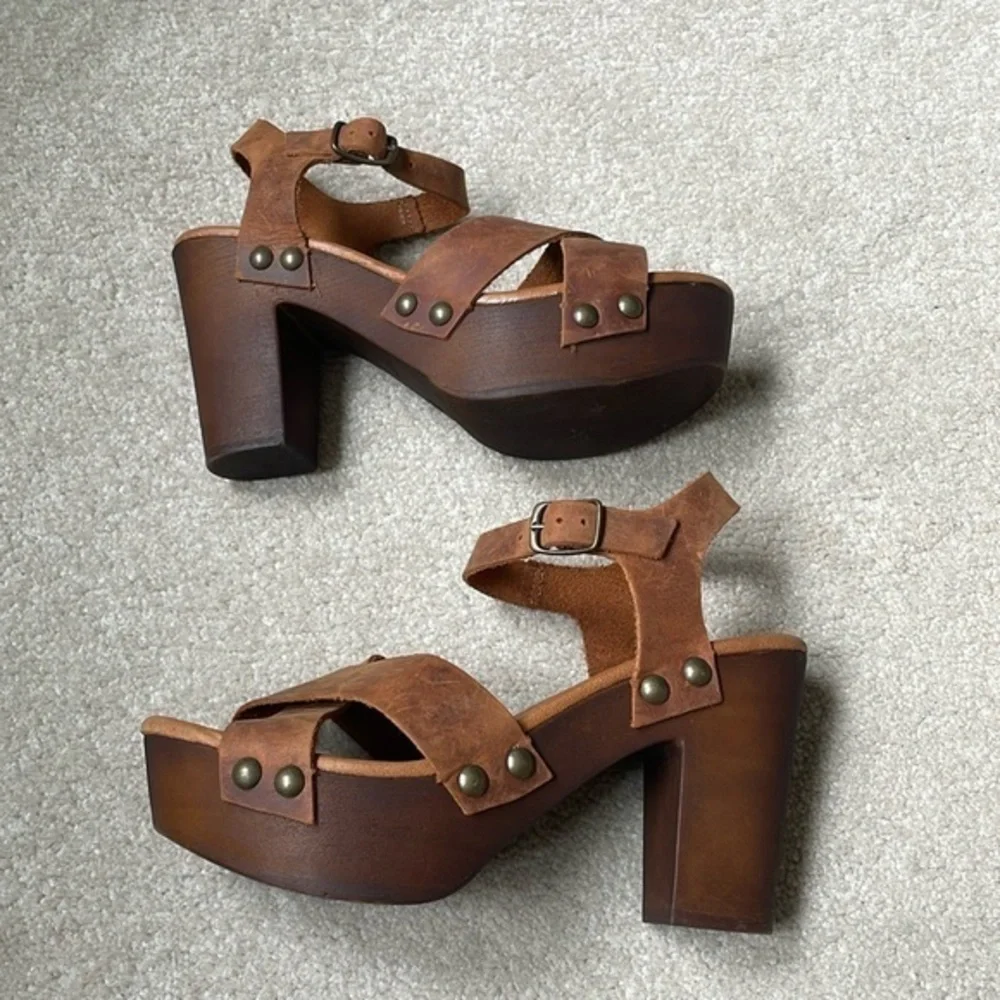 🚁 Italian made clog sandals: